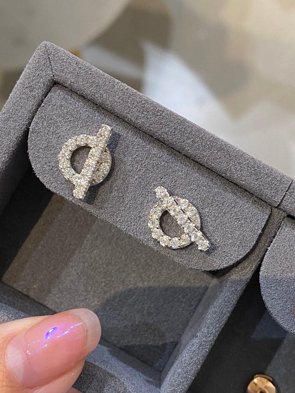 18K Finesse Diamond Stud Hermes Earrings
