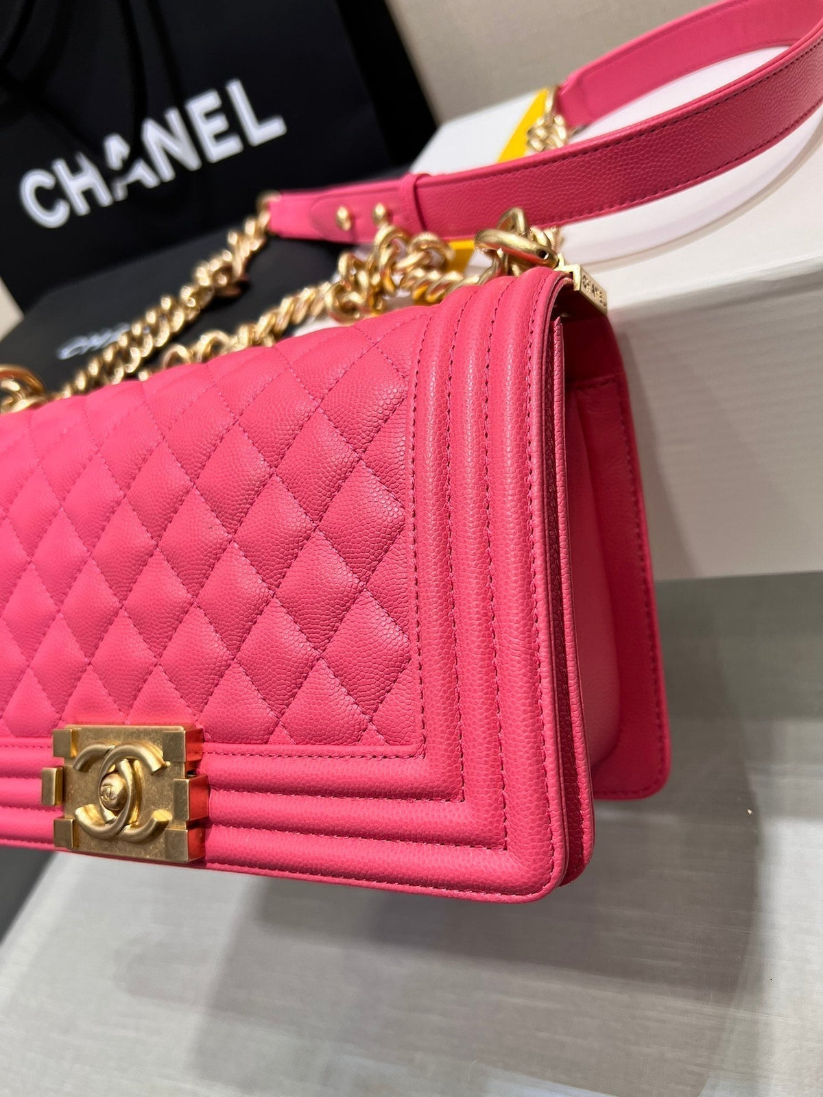 CHANEL BOY BAG MEDIUM 25 RED CAVIAR GOLD HARDWARE