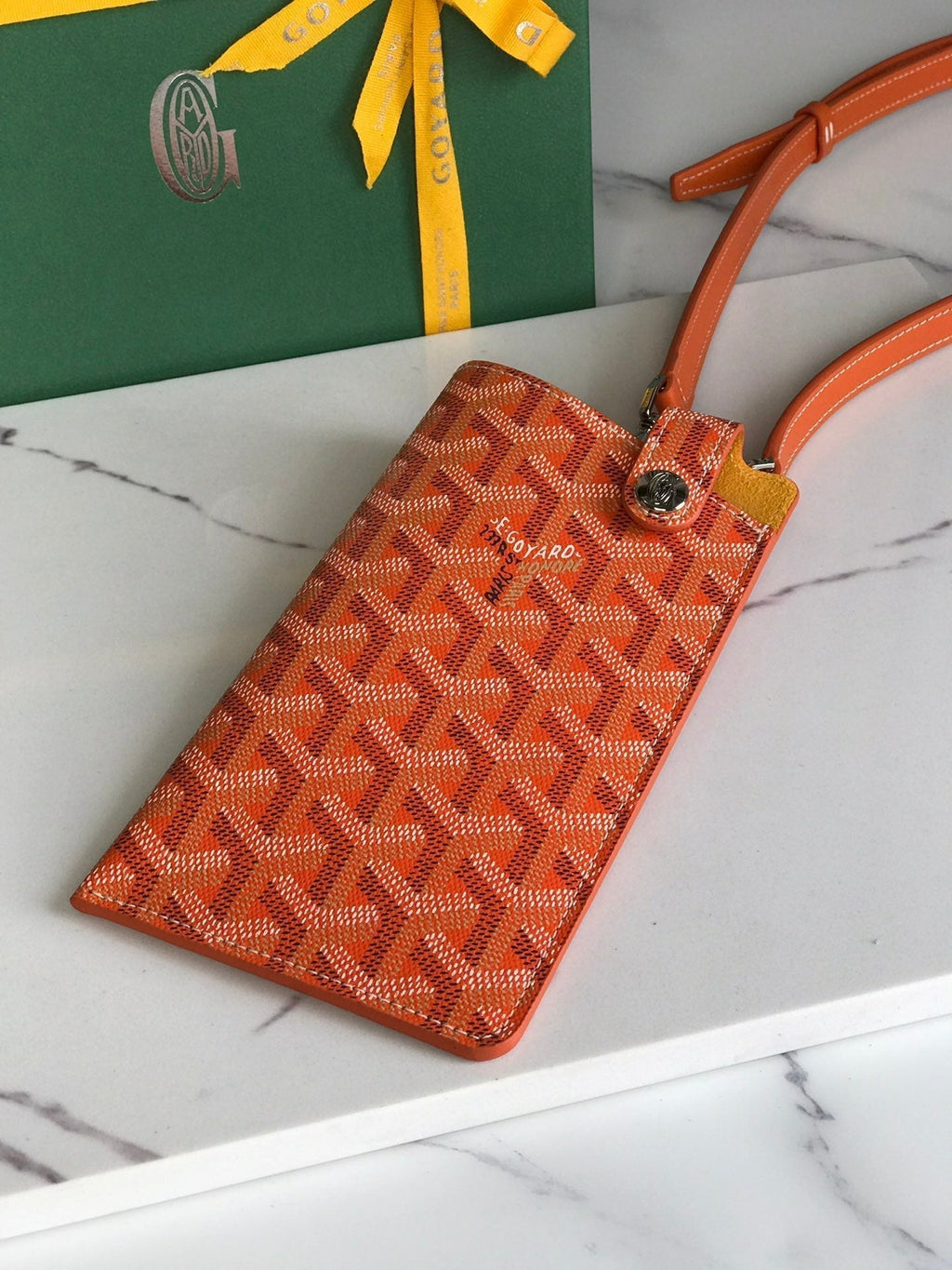 MONTMARTRE GM CASE 18 IN ORANGE GOYARDINE CANVAS