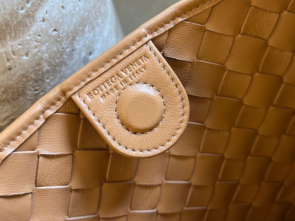 BOTTEGA VENETA SARDINE 33 WITH CHAIN IN TAWNY BROWN LAMBSKIN