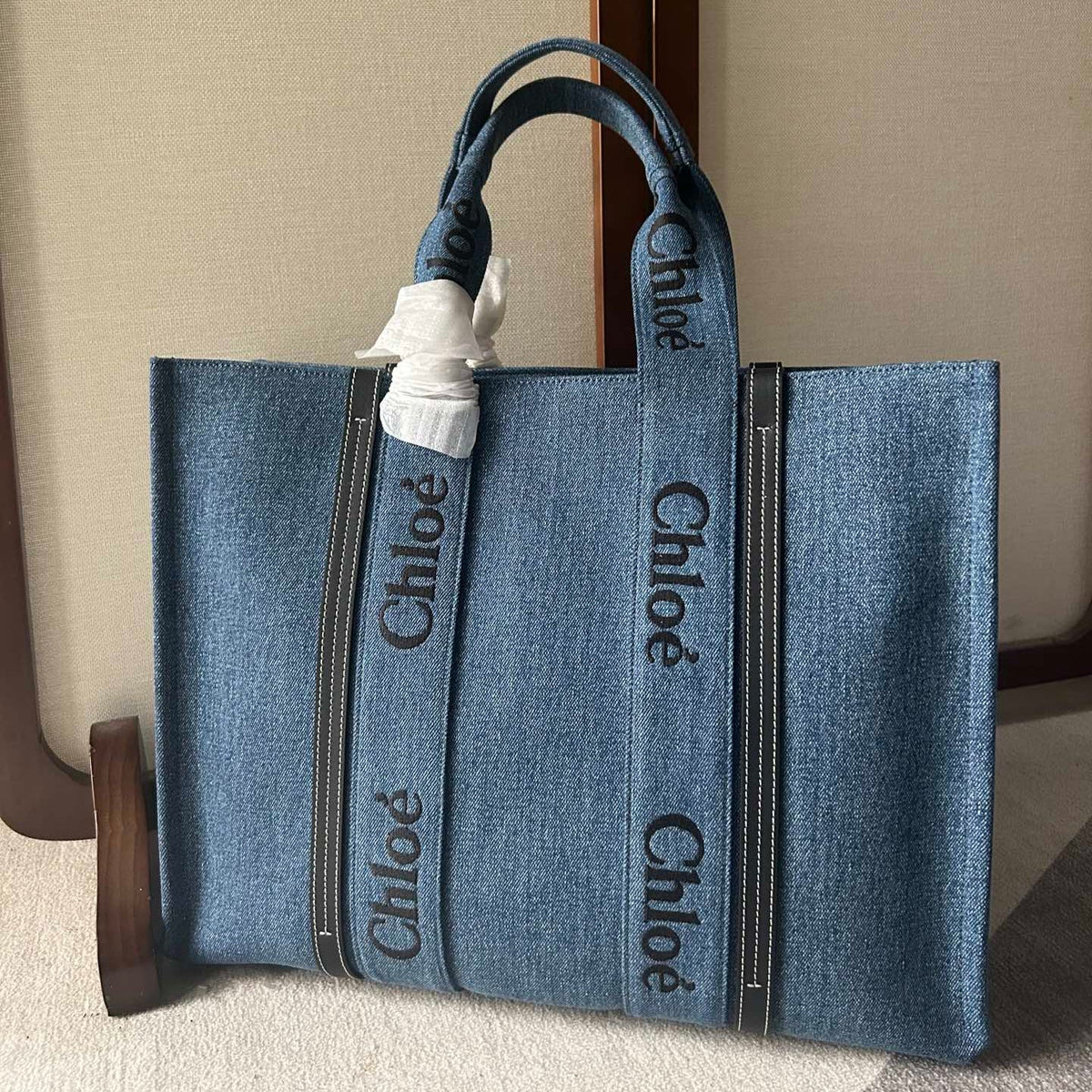 LAGRE WOODY TOTE BAG 45 IN BLUE DENIM BLACK CALFSKIN