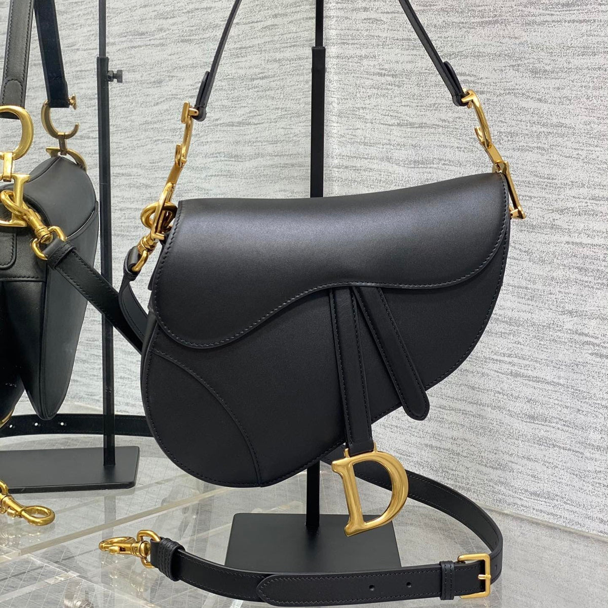 SADDLE BAG 24 IN BLACK CALFSKIN GOLD HARDWARE