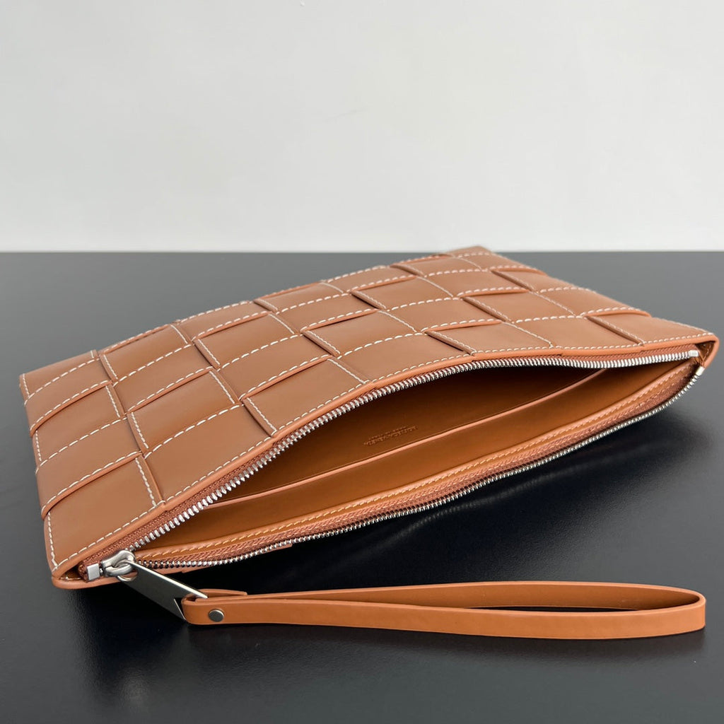 LARGE CASSETTE POUCH 35 IN BURNT SIENNA CALFSKIN