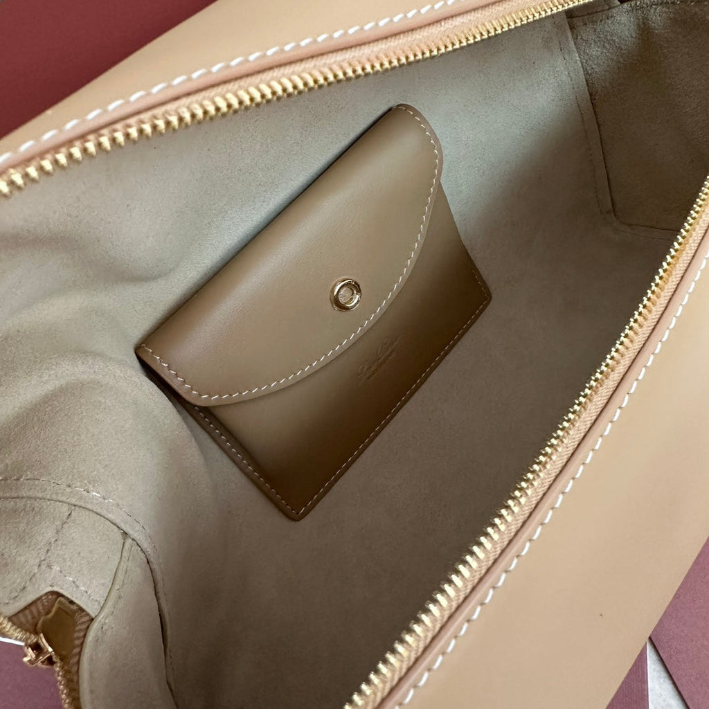 EXTRA BAG L27 IN PEANUT BROWN SMOOTH CALFSKIN WITH GOLD HARDWARE