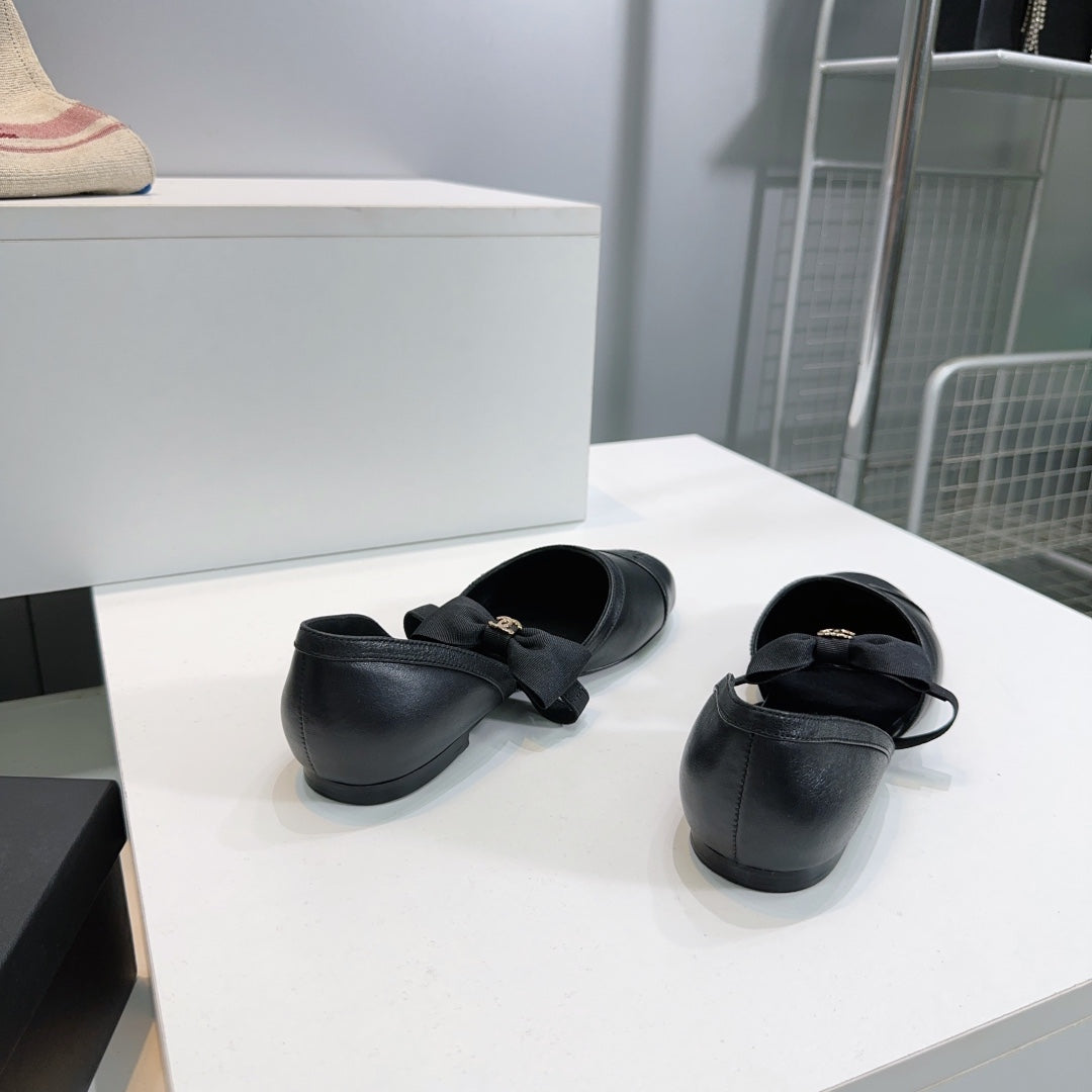 CHANEL FLAT MARY JANE SHOES 25S IN BLACK LAMBSKIN EMBOSSED LOGO WITH BOW