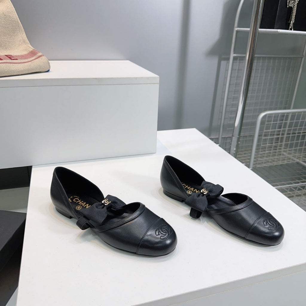 CHANEL FLAT MARY JANE SHOES 25S IN BLACK LAMBSKIN EMBOSSED LOGO WITH BOW