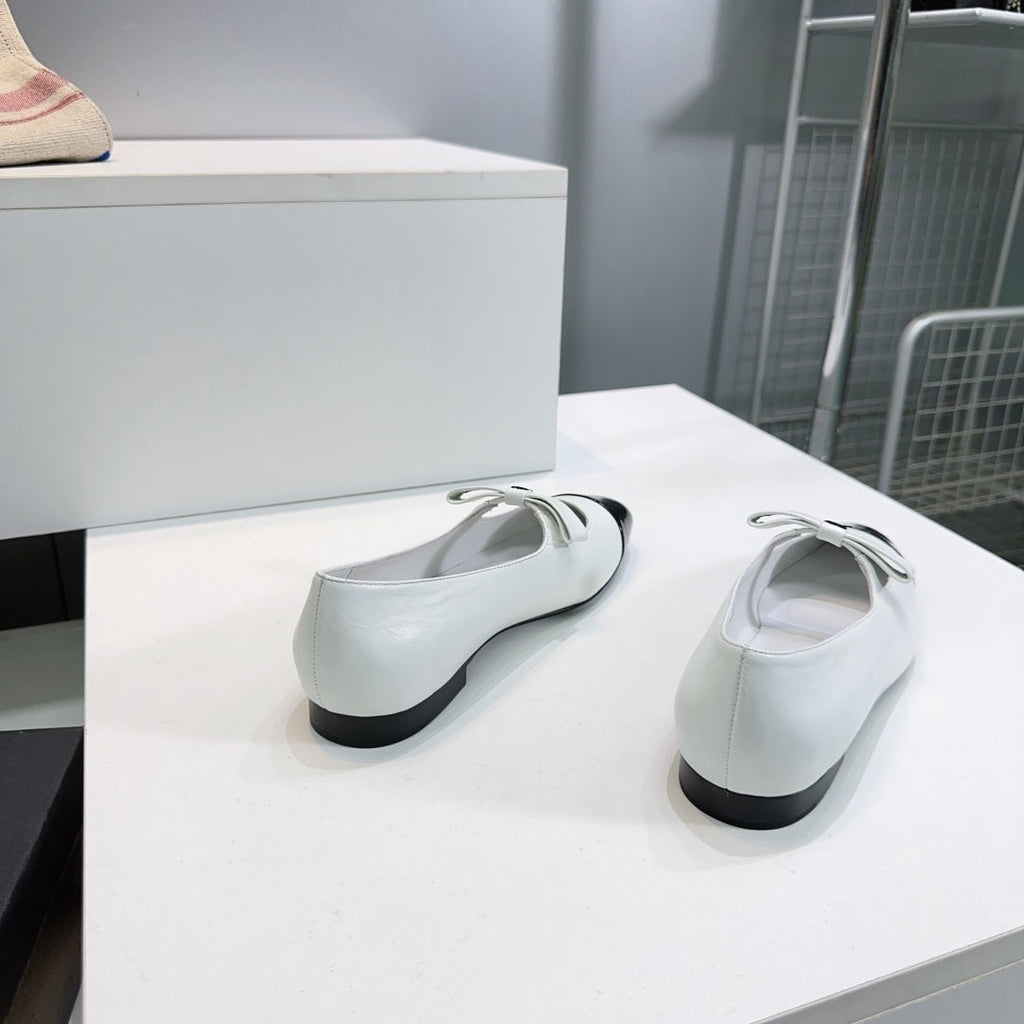 CHANEL FLAT MARY JANE SHOES 25S IN WHITE LAMBSKIN MIX BLACK GLOSSY WITH BOW