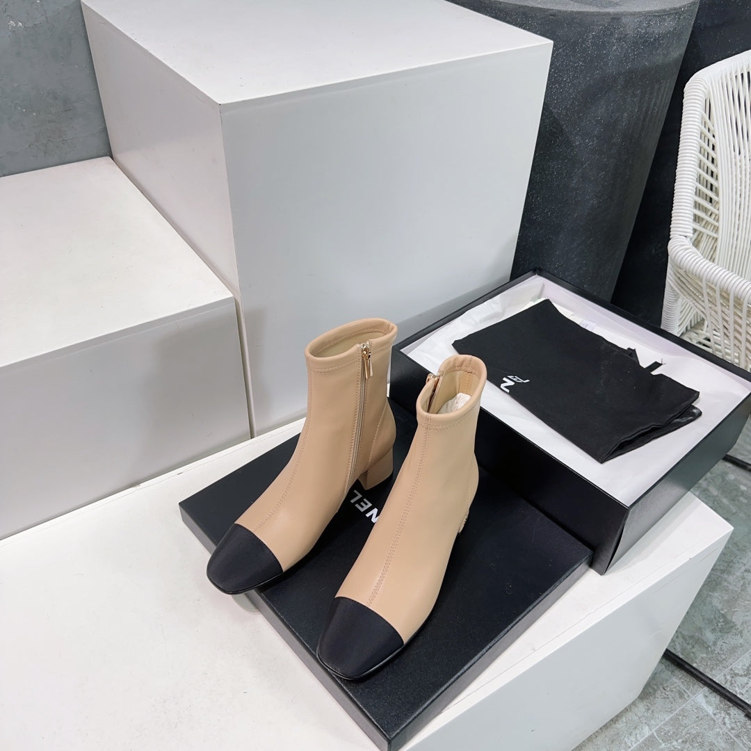 CHANEL ANKLE BOOTS 25S 45 MM IN BEIGE AND BLACK LAMBSKIN WITH ZIPPER