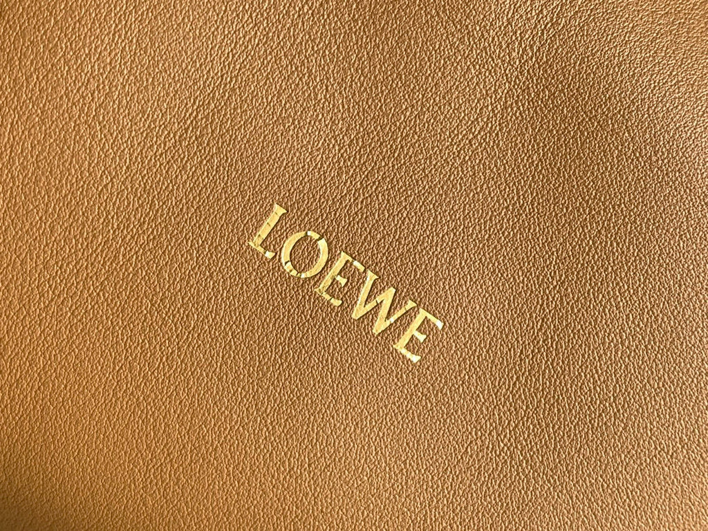 LOE MEDIUM 30 FLAMENCO KNOT IN BEIGE LAMBSKIN