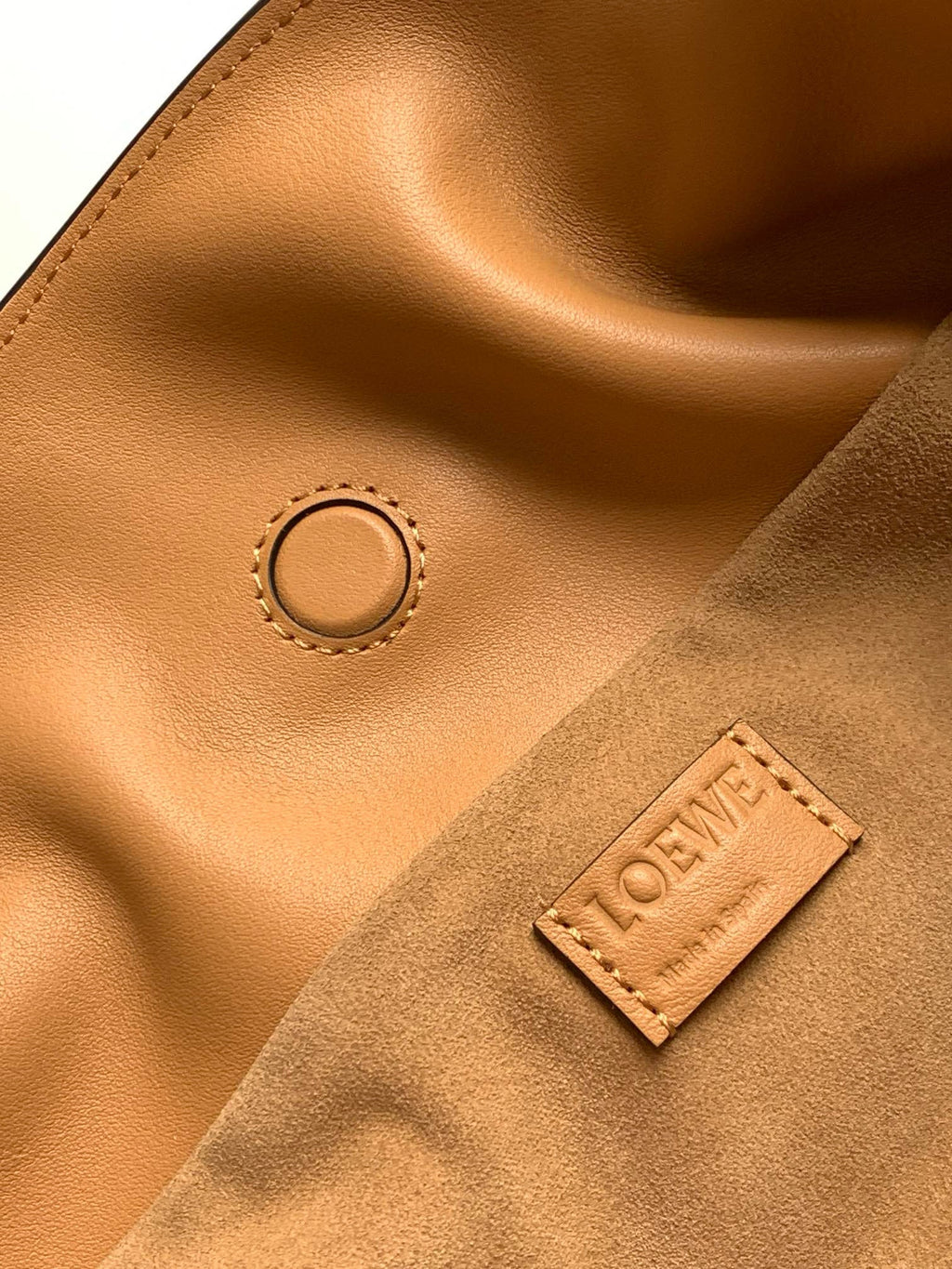 LOE MEDIUM 30 FLAMENCO KNOT IN BEIGE LAMBSKIN