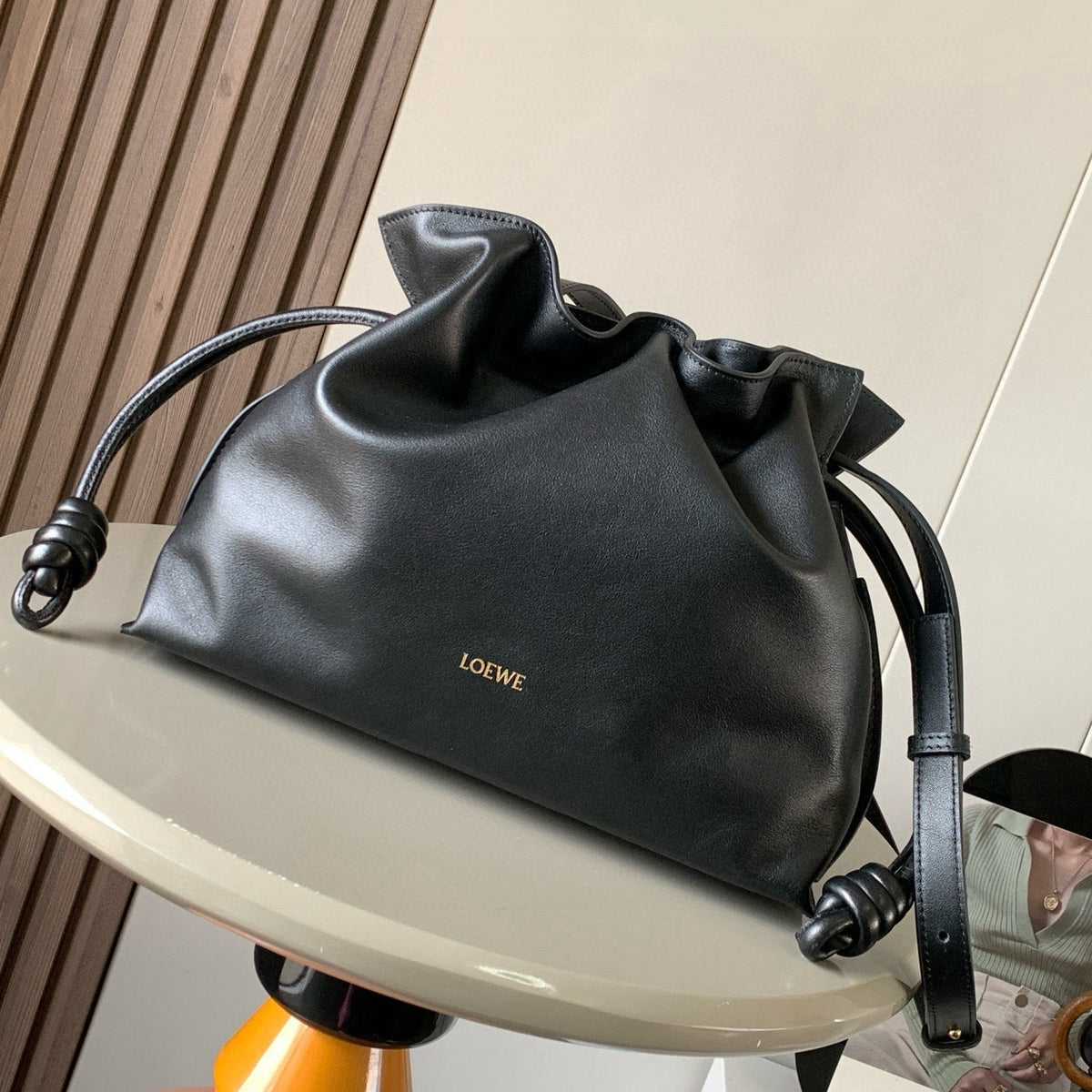 LOE MEDIUM 30 FLAMENCO KNOT IN BLACK LAMBSKIN GLOGO