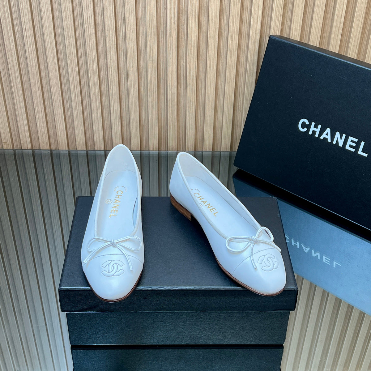 CHANEL 25S BALLET FLATS 20MM IN WHITE CALFSKIN WITH BOW
