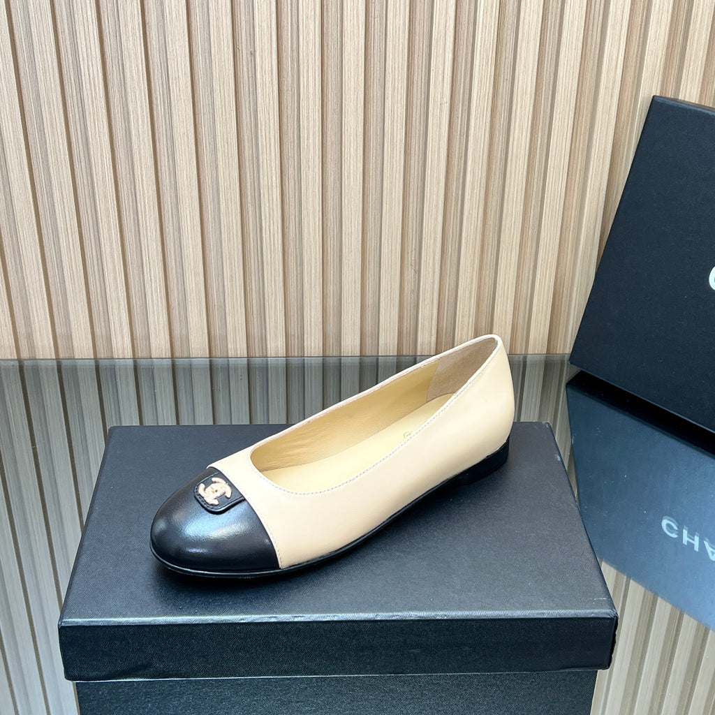 CHANEL 25S BALLET FLATS IN BEIGE AND BLACK LAMBSKIN GOLD HARDWRE