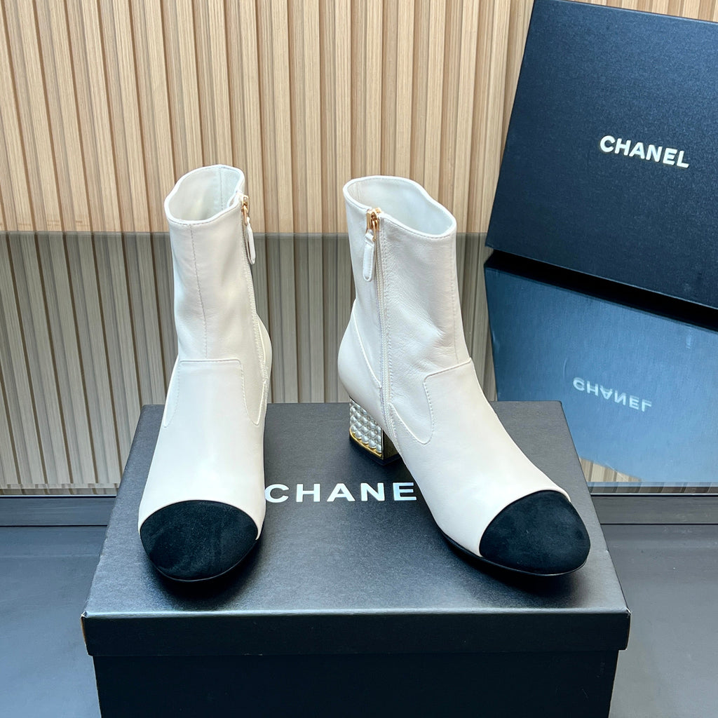 CHANEL 25S TALL BOOTS WITH PEARL DETAILS 50MM IN WHITE CALFSKIN AND BLACK SUEDE