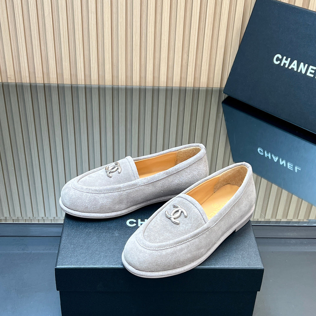 CHANEL 25S TEDDY LOAFER 15MM IN LIGHT GRAY SUEDE SILVER HARDWRE