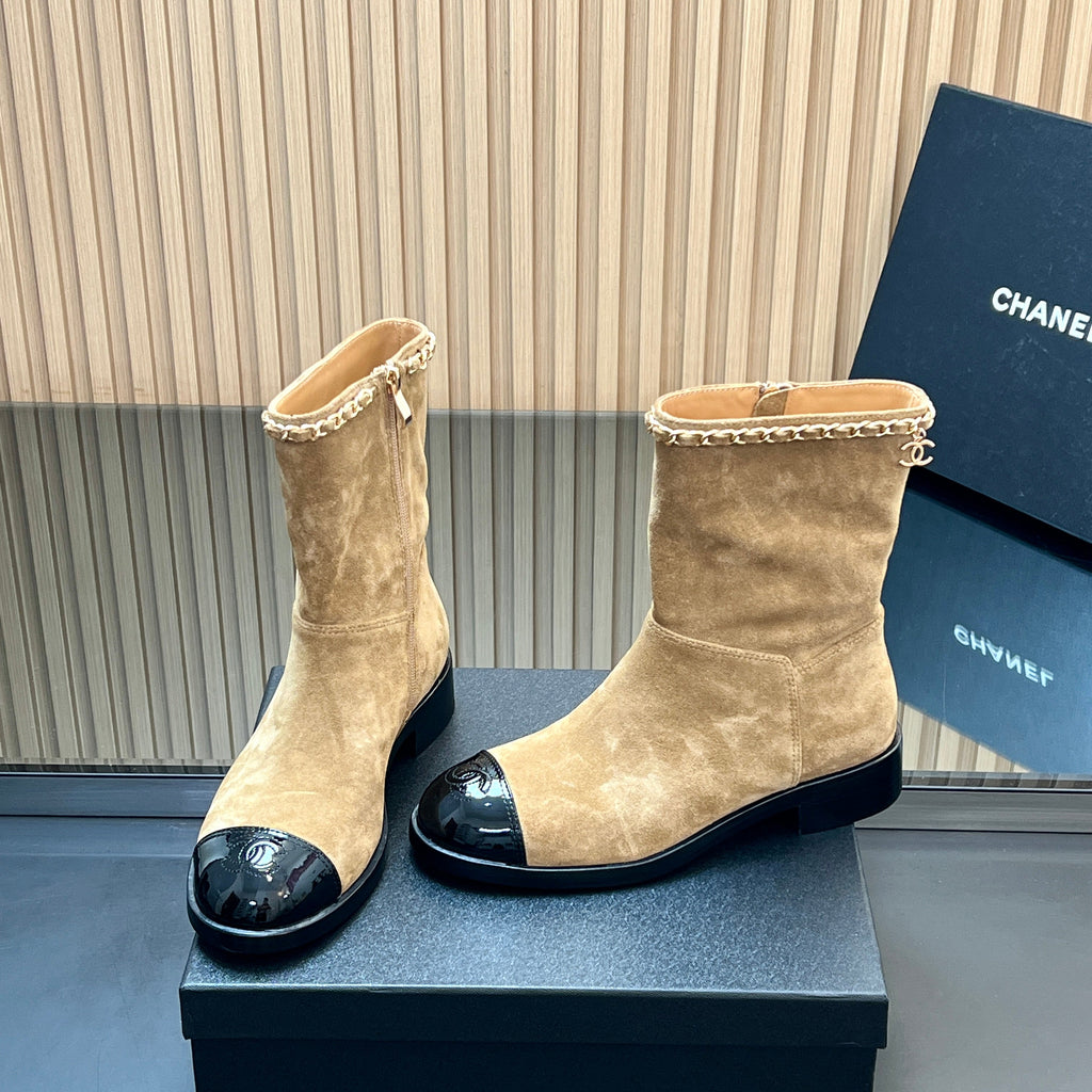 CHANEL 25S SHORT BOOTS WITH CHAIN IN LIGHT BROWN SUEDE