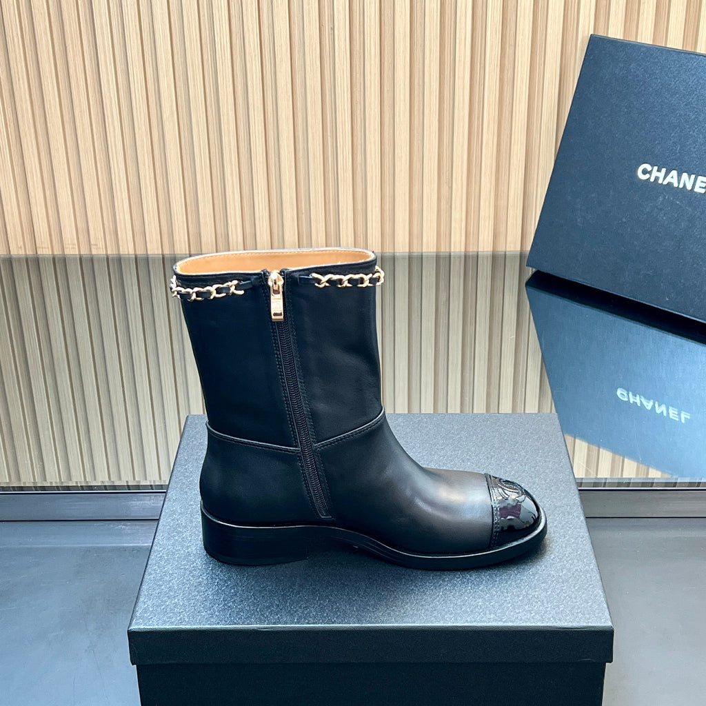 CHANEL 25S SHORT BOOTS WITH CHAIN IN BLACK CALFSKIN