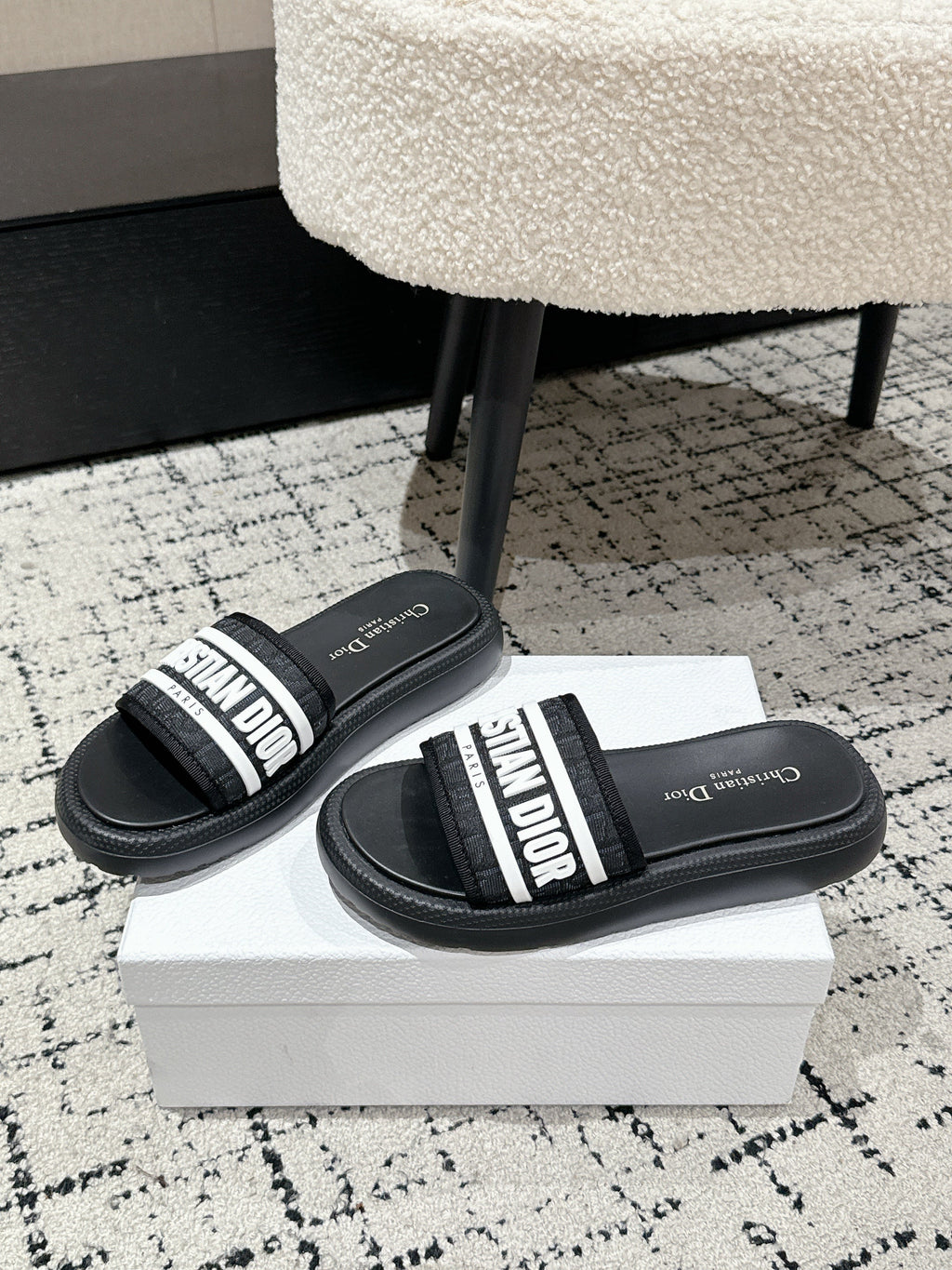 DIOR SLIDES 25S IN BLACK LAMBSKIN AND FABIRC WITH BRAND LOGO STYLE 1