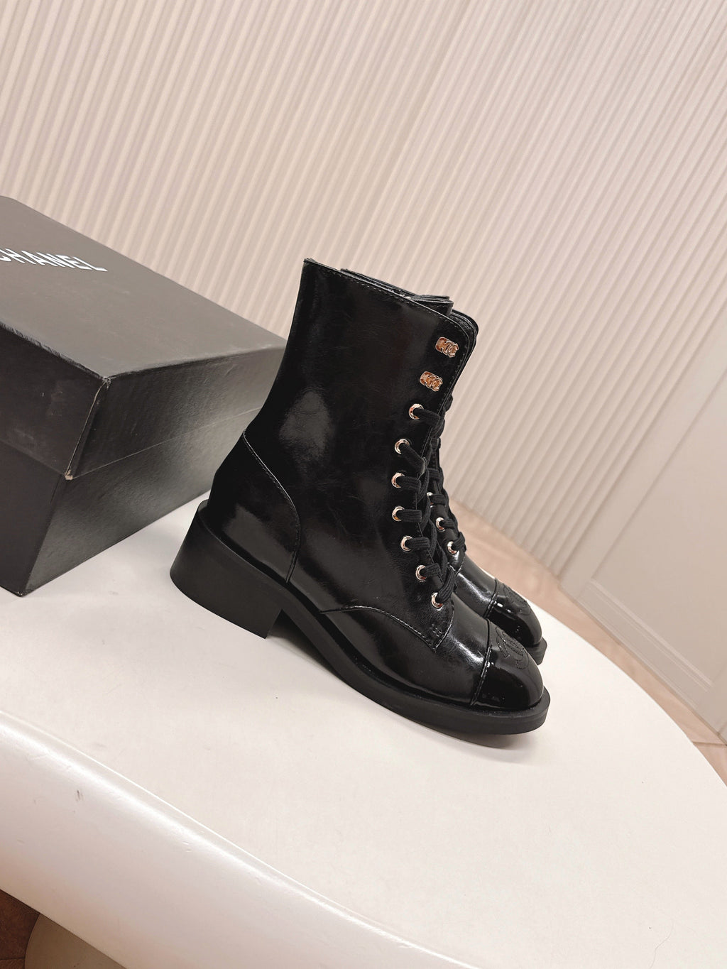 CHANEL ANKLE BOOTS 25S IN BLACK SHINY LAMBSKIN WITH ZIPPER