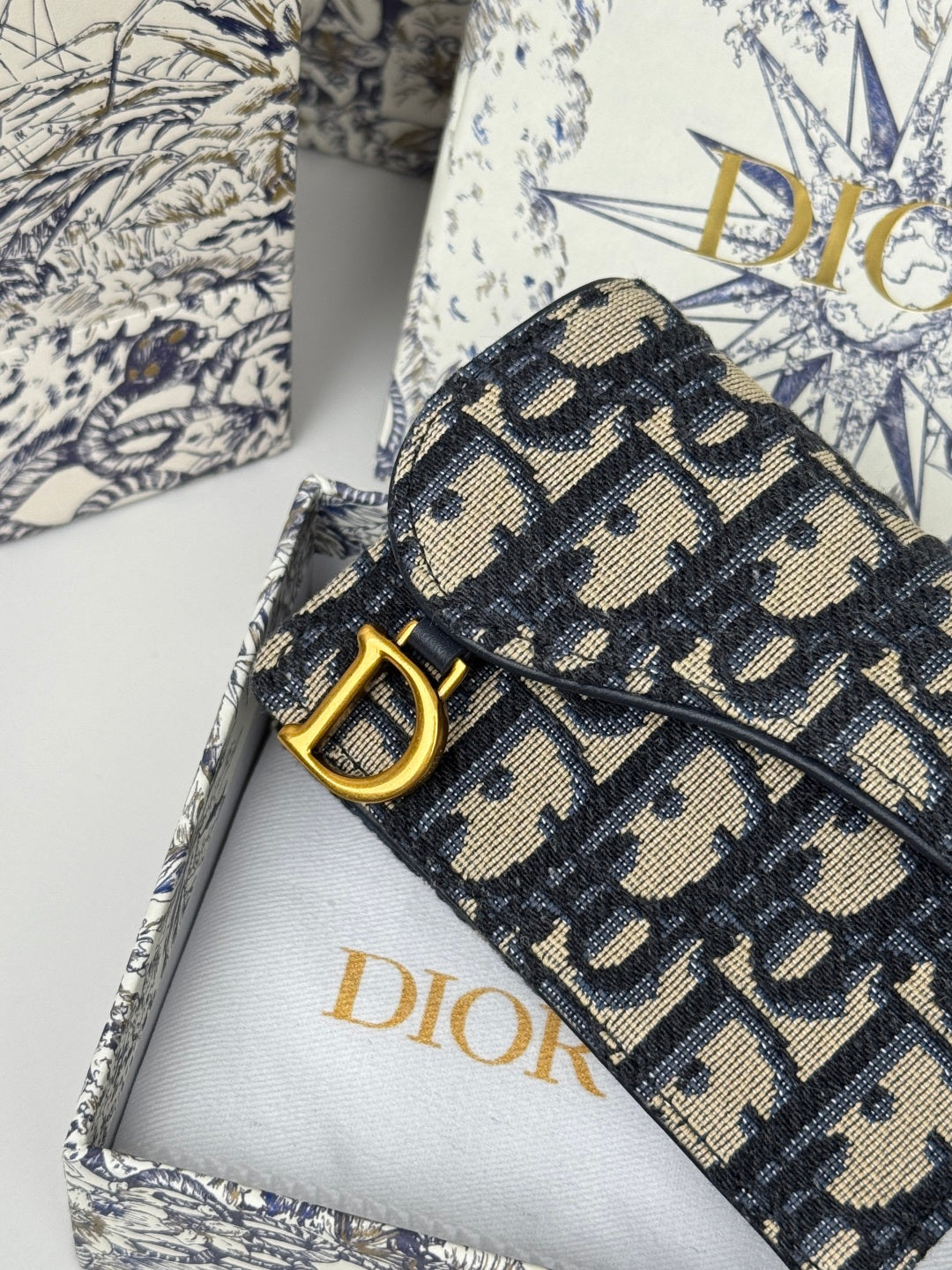 DIOR 25S SADDLE JASMINE GUSSET CARD HOLDER 10 IN BLUE OBLIQUE JACQUARD CANVAS