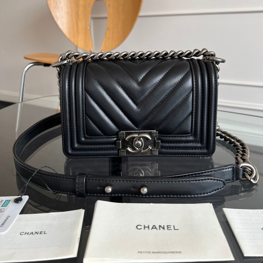 CHANEL 25S BOY BAG 20 IN BLACK LAMBSKIN