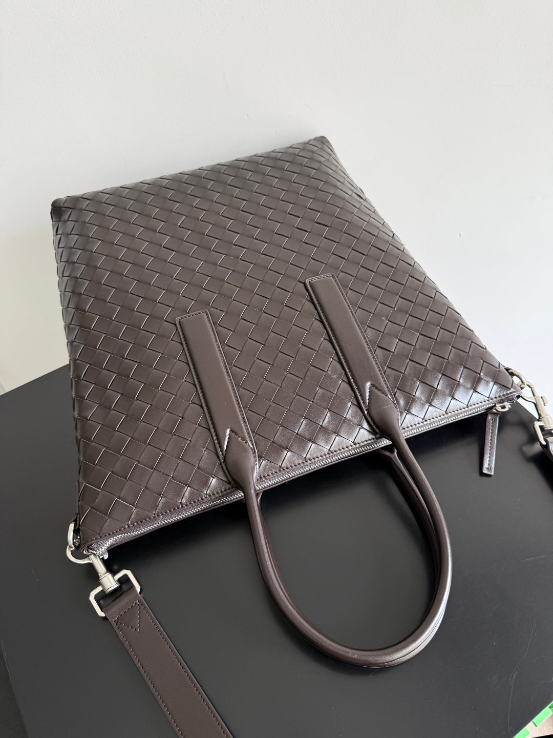 BOTTEGA VENETA 25S ANDIAMO LARGE INTRECCIATO 39 IN DARK BROWN CALFSKIN