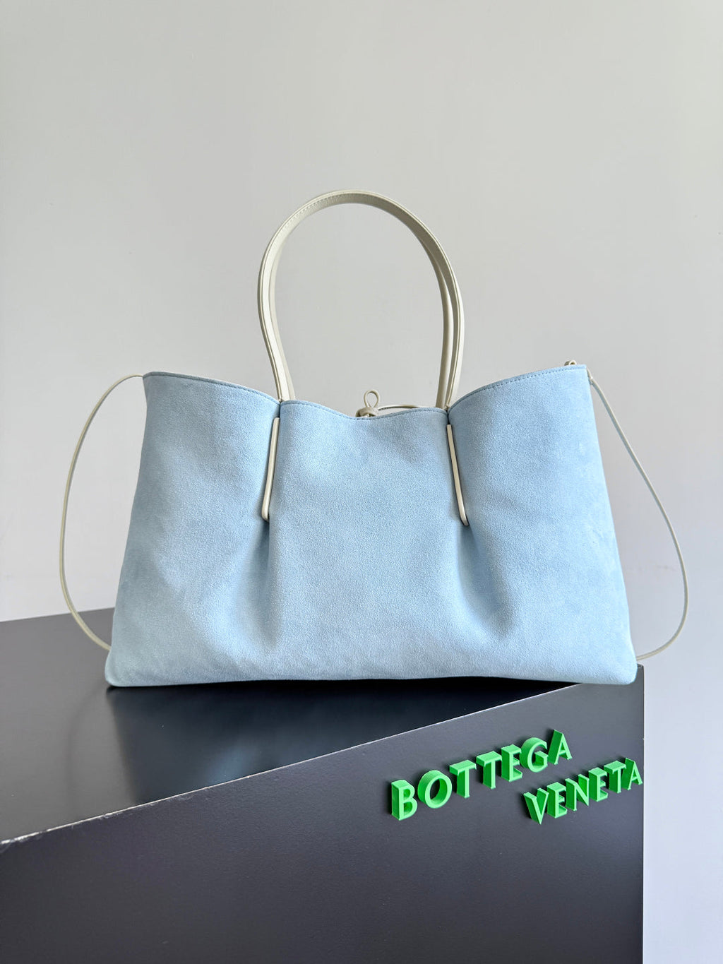 BOTTEGA VENETA 25S PINACOTECA BAG 43 IN IVORY CALFSKIN