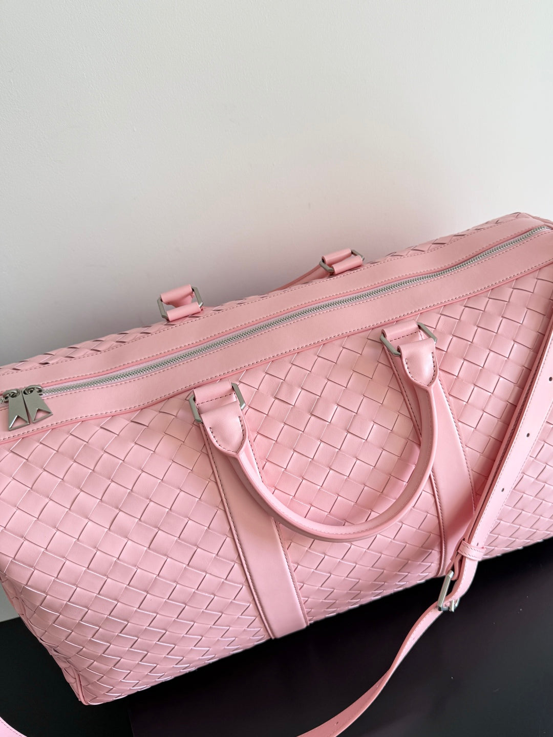 BOTTEGA VENETA 25S INTRECCIATO CABIN DUFFLE 55 IN LIGHT PINK CALFSKIN