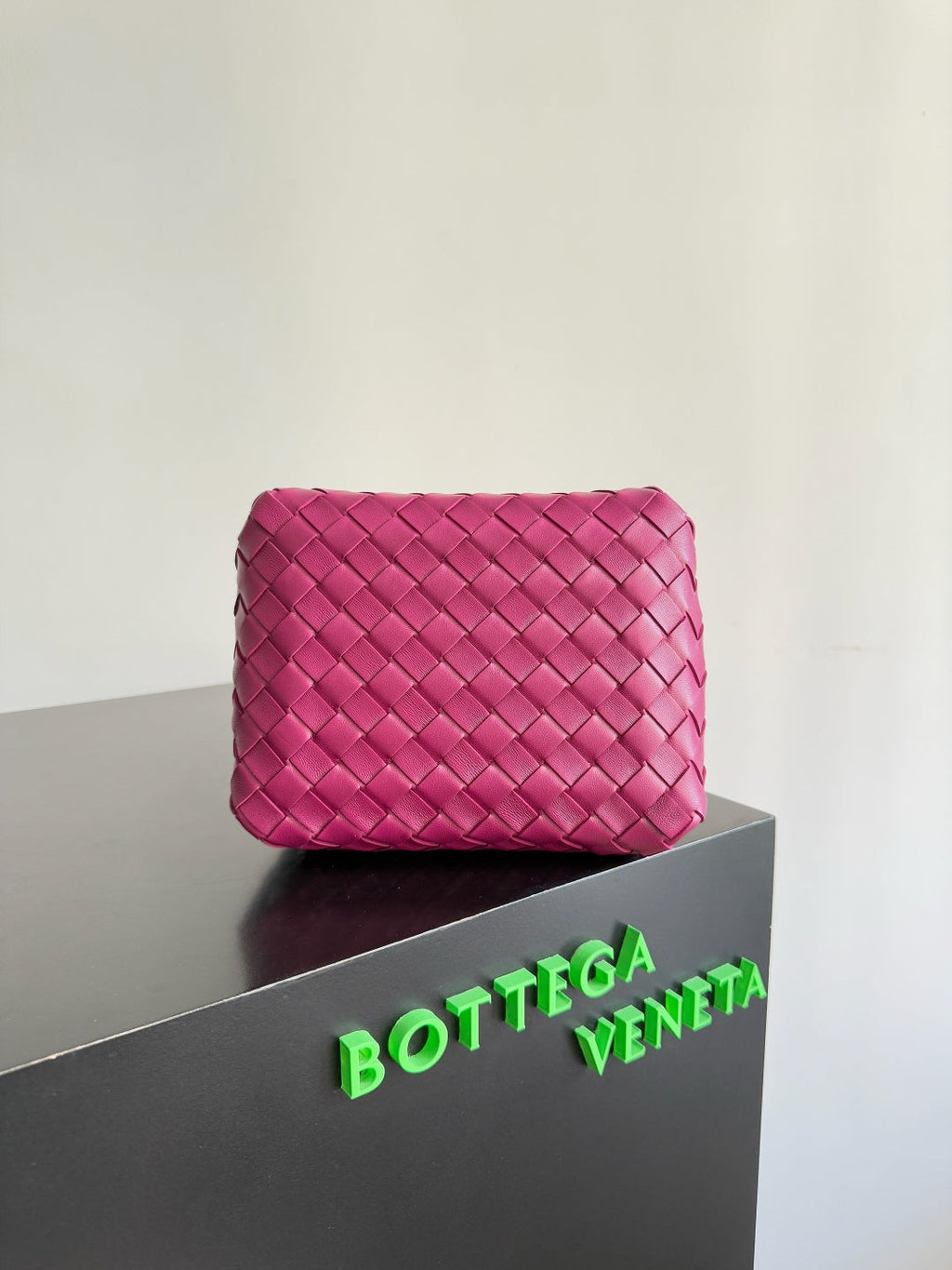 BOTTEGA VENETA 25S SMALL PARACHUTE 21 IN RASPBERRY PINK CALFSKIN GOLD HARDWARE