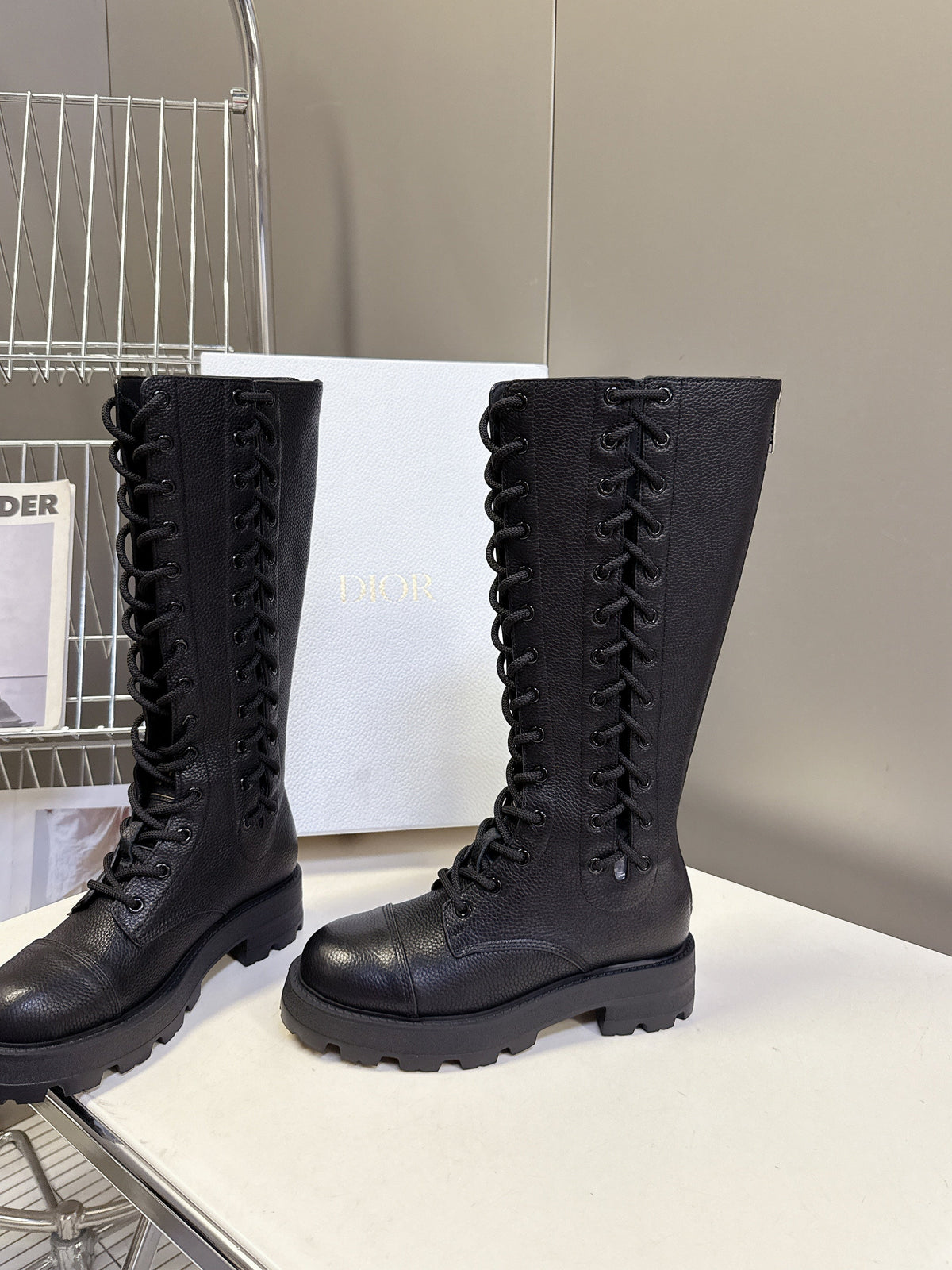DIOR 25S D-ROAD BOOT IN BLACK GRAINED CALFSKIN