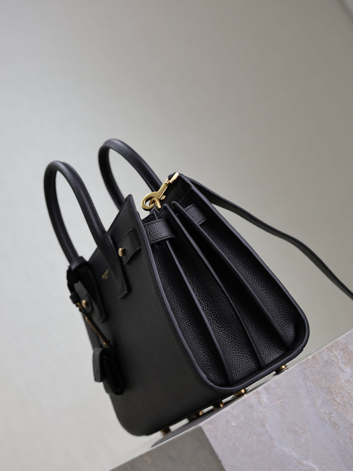 YSL 25S SAC DE JOUR MM 26 IN BLACK SUPPLE GRAINED CALFSKIN GOLD HARDWARE