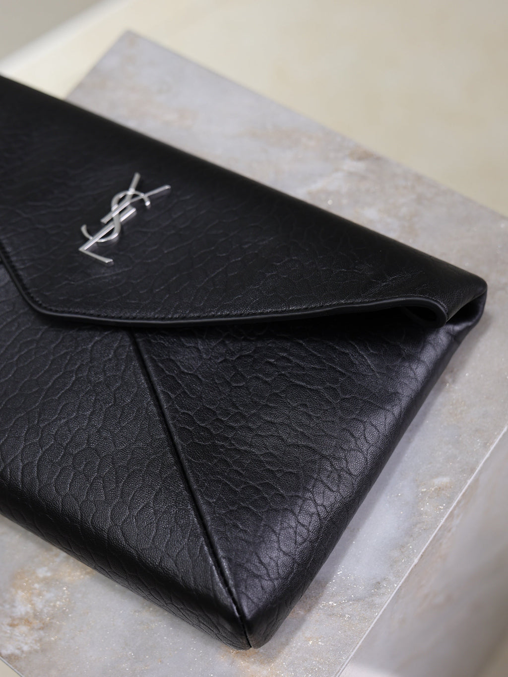 YSL 25S CASSANDRE LARGE ENVELOPE POUCH 29 IN BLACK CALFSKIN GRAY HARDWARE