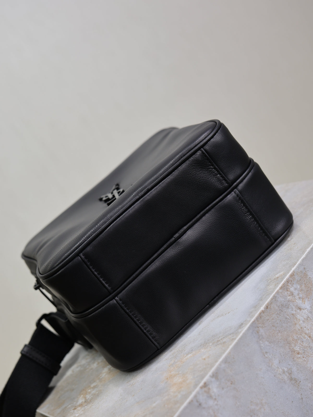 YSL 25S NIKI CAMERA BAG 19 IN BLACK CALFSKIN
