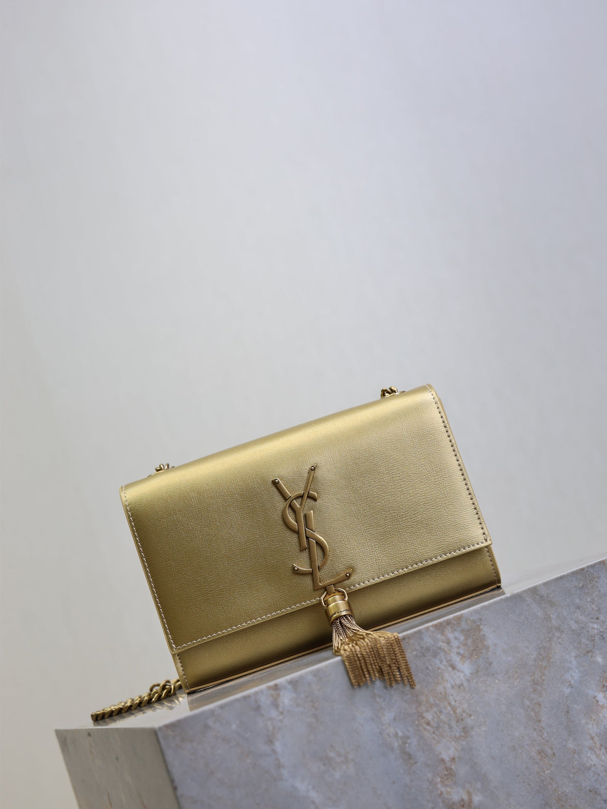 YSL 25S KATE TASSEL 20 IN GOLD METALLIC CALFSKIN GOLD HARDWARE