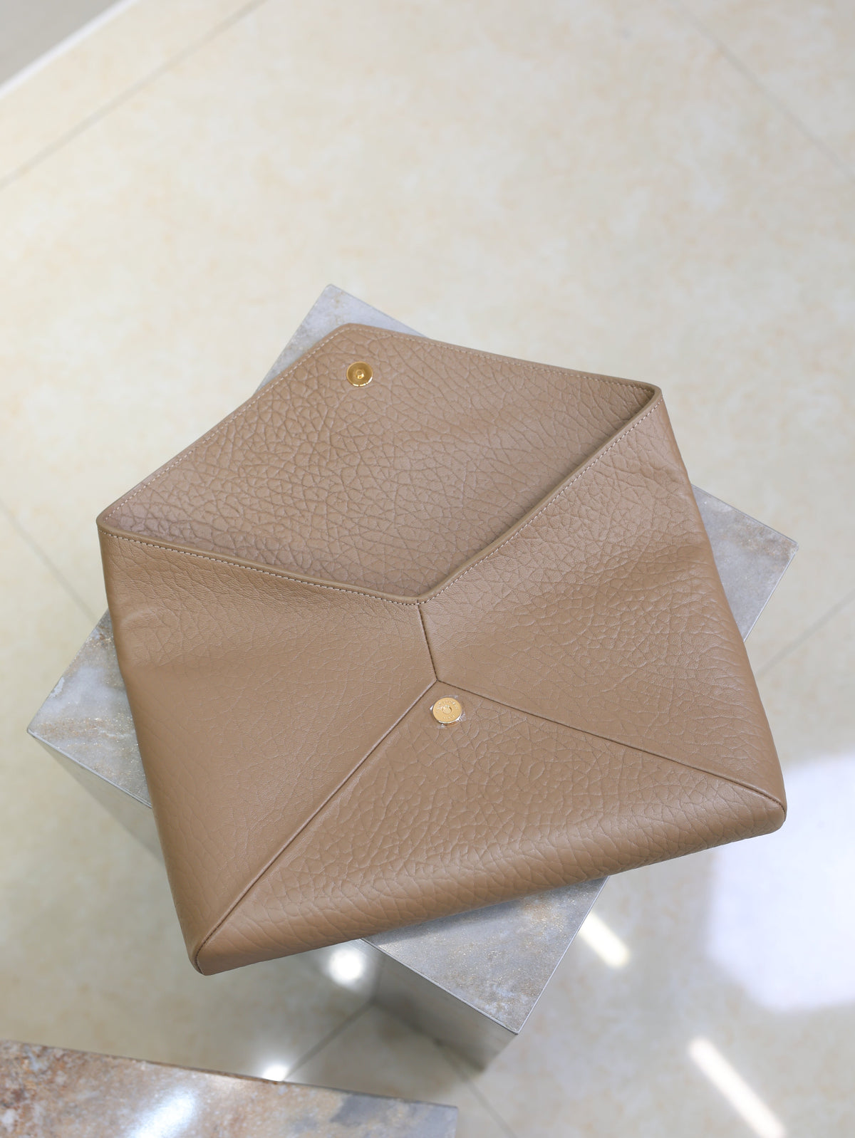 YSL 25S CASSANDRE LARGE ENVELOPE POUCH 29 IN DARK TAUPE CALFSKIN GOLD HARDWARE