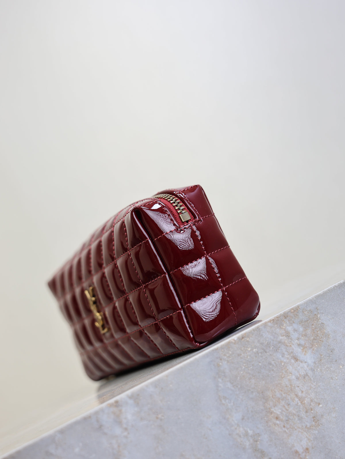 YSL 25S CASSANDRE MATELASSÉ CARRÉ POUCH ON CHAIN 18 IN DARK RED WINE SHINY CALFSKIN