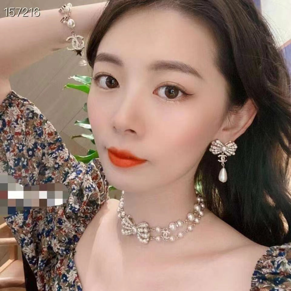 18K  Chanel Bow Choker Necklace