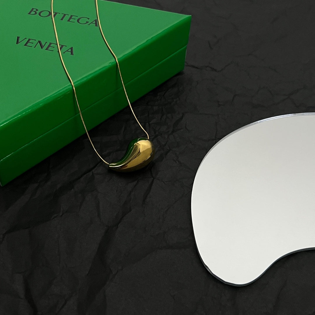 18K BVLGARI Drop Pendant Necklace