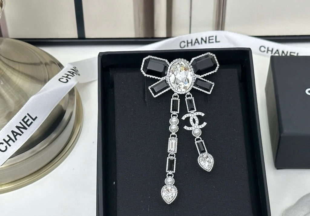 18K  Chanel Bow Tie Crystals Brooch