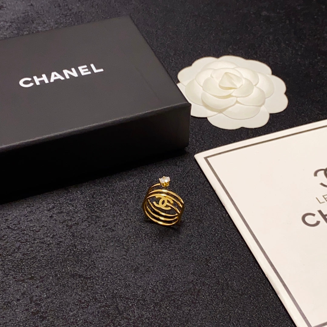 18K  Chanel Vintage Pearl Ring