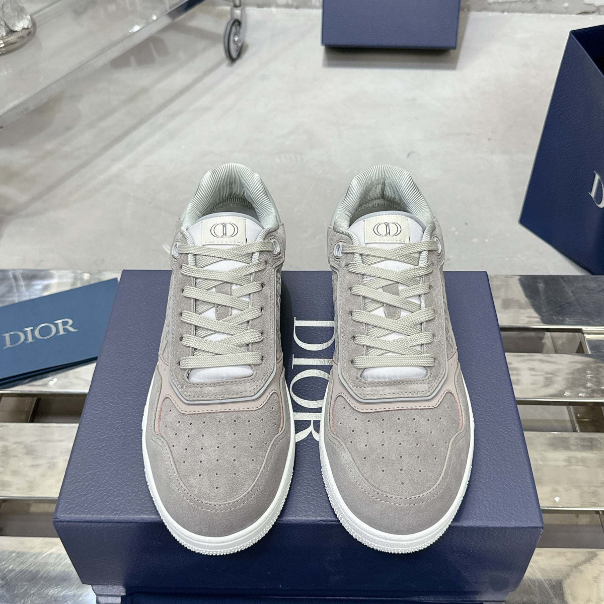 DIOR 25S B27 UPTOWN LOW-TOP SNEAKERS IN GREY CALFSKIN STYLE 6