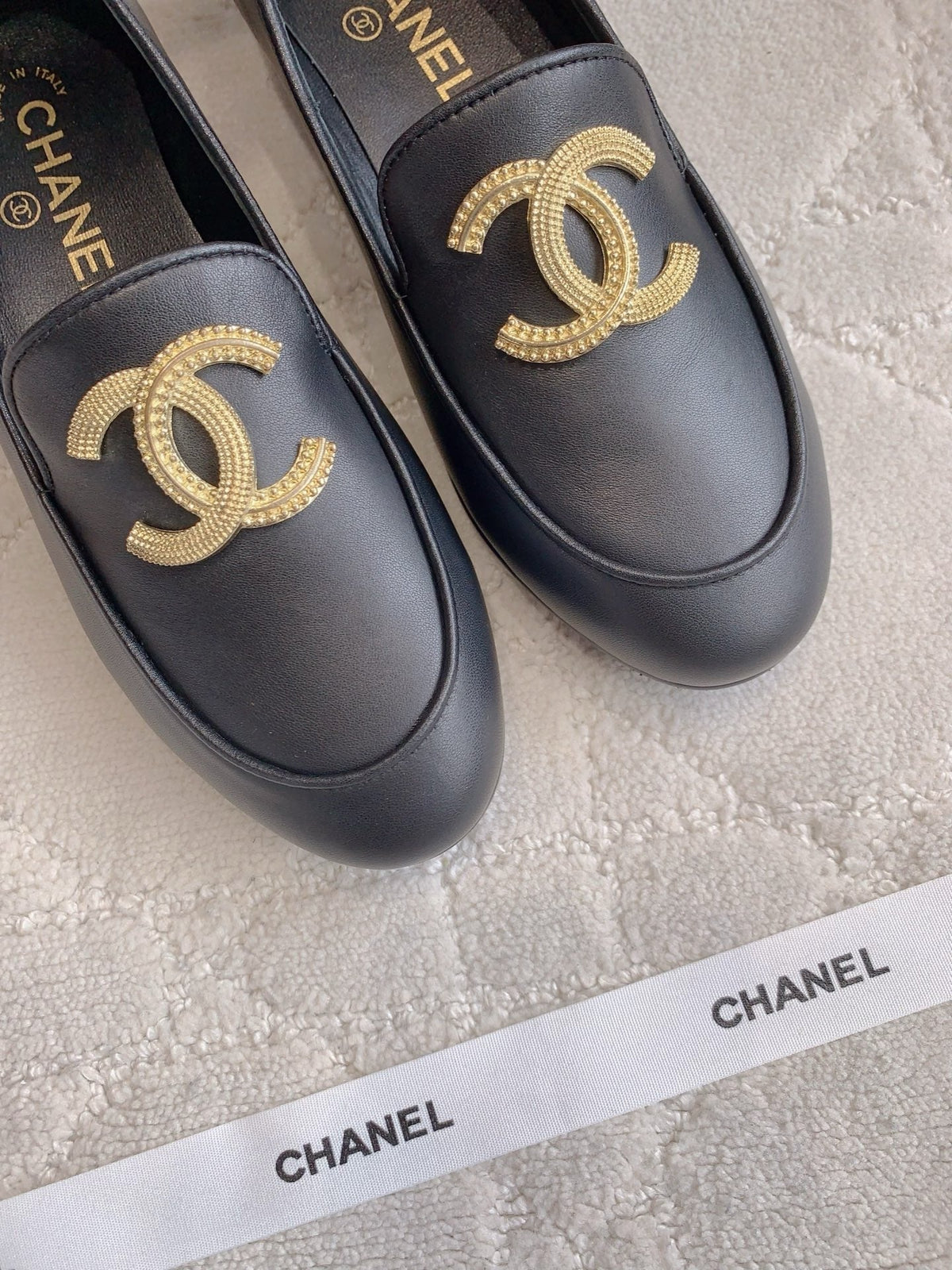 CHANEL 25S LOAFERS WITH LARGE LOGO IN BLACK CALFSKIN GOLD HARDWARE