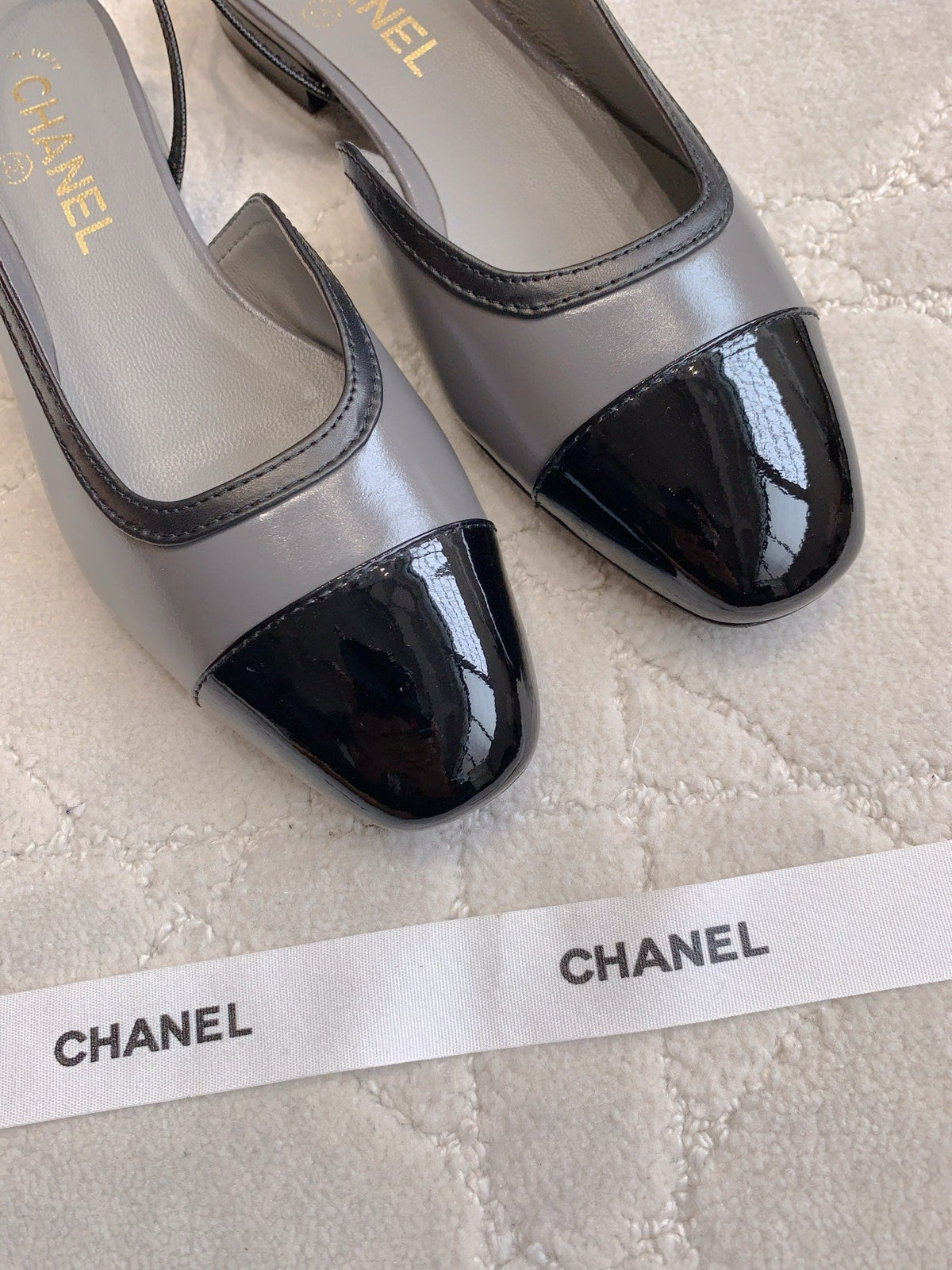 CHANEL 25S SLINGBACK IN BLACK AND TAUPE GRAY CALFSKIN GOLD HARDWARE