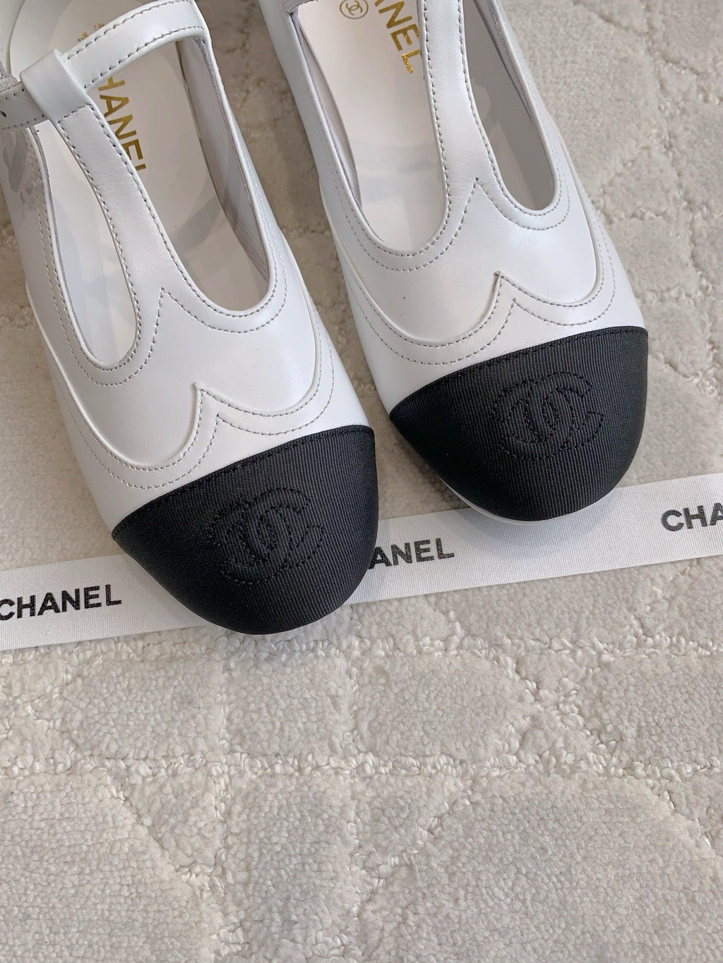 CHANEL 25S MARY JANE IN BLACK AND WHITE CALFSKIN GOLD HARDWARE
