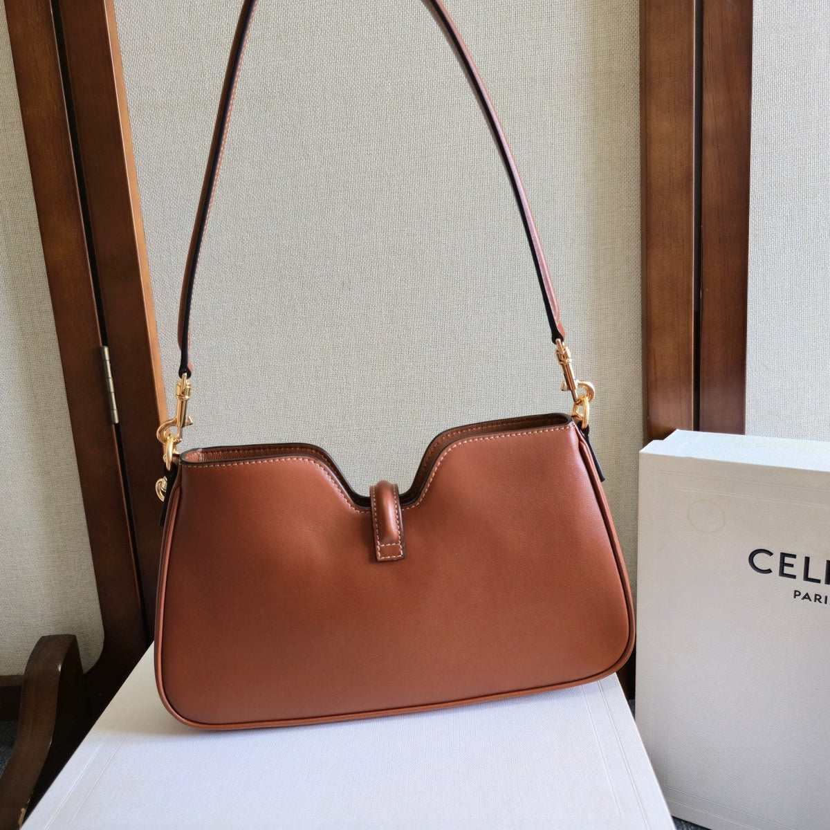 CELINE 25S SHOULDER CAMILLE 16 SOFT 27MM IN BROWN CALFSKIN GOLD HARDWARE