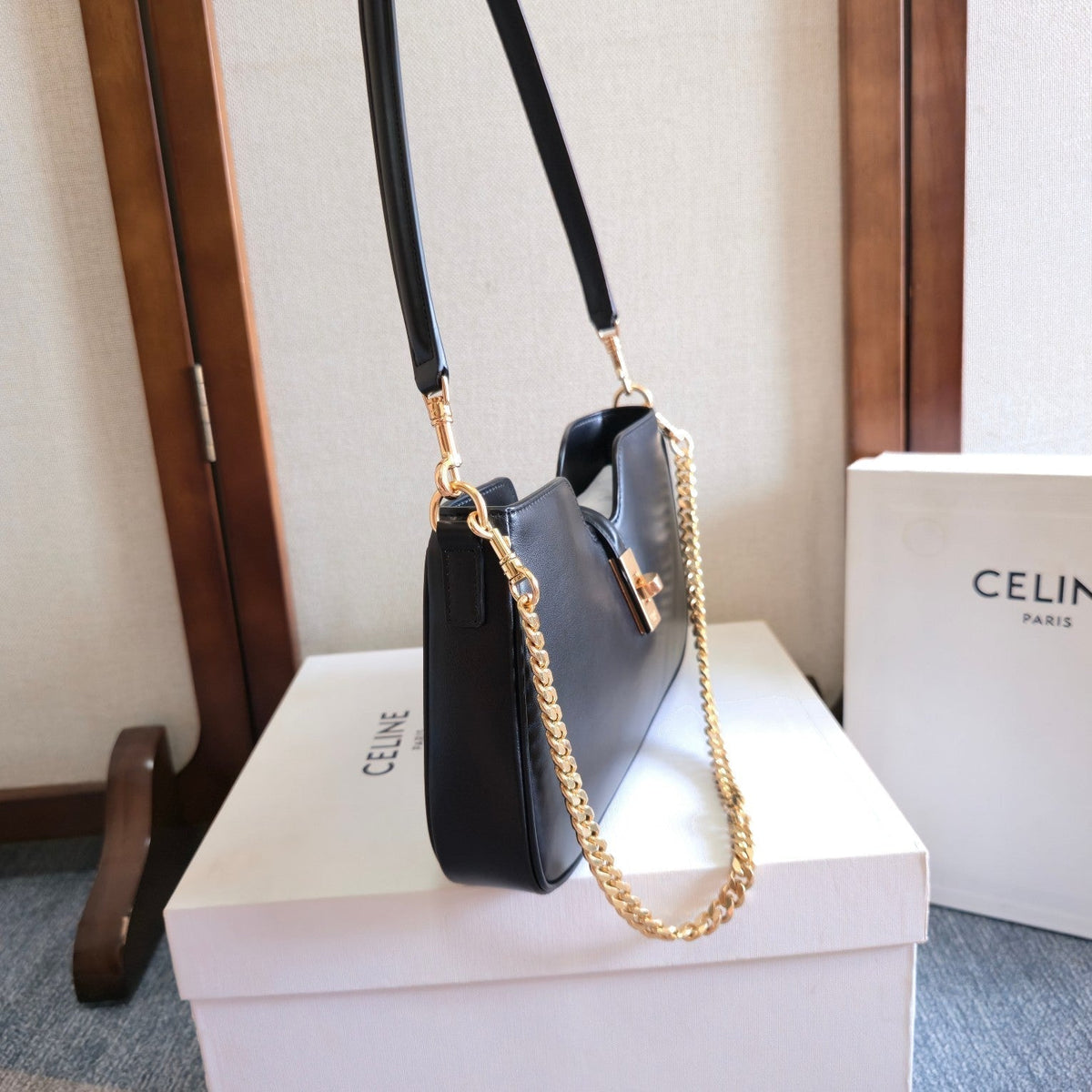 CELINE 25S SHOULDER CAMILLE 16 SOFT 27MM IN BLACK CALFSKIN GOLD HARDWARE