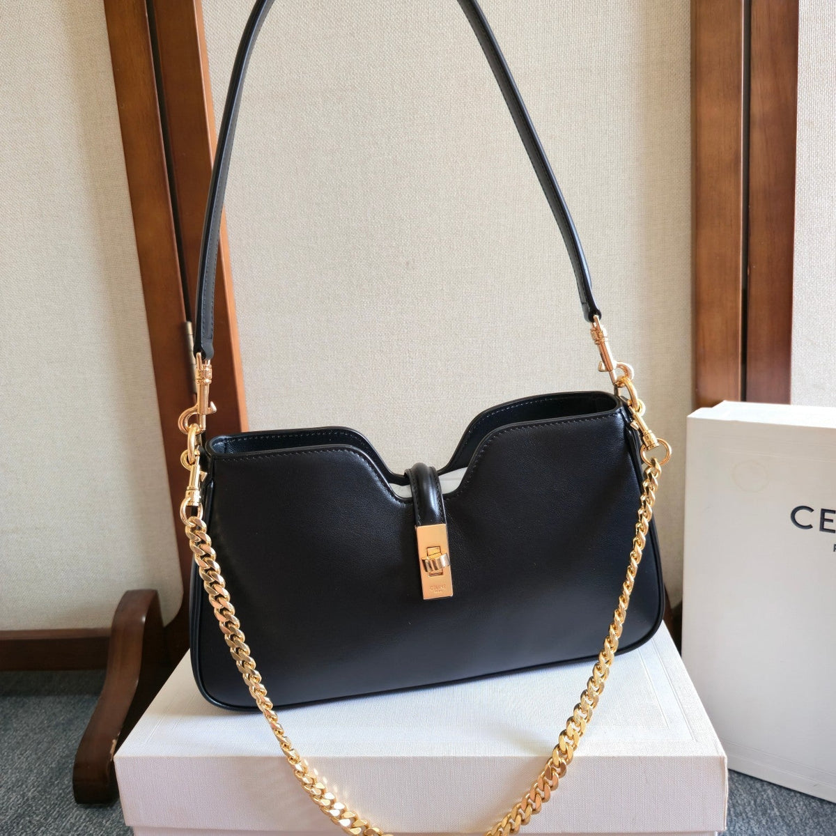 CELINE 25S SHOULDER CAMILLE 16 SOFT 27MM IN BLACK CALFSKIN GOLD HARDWARE