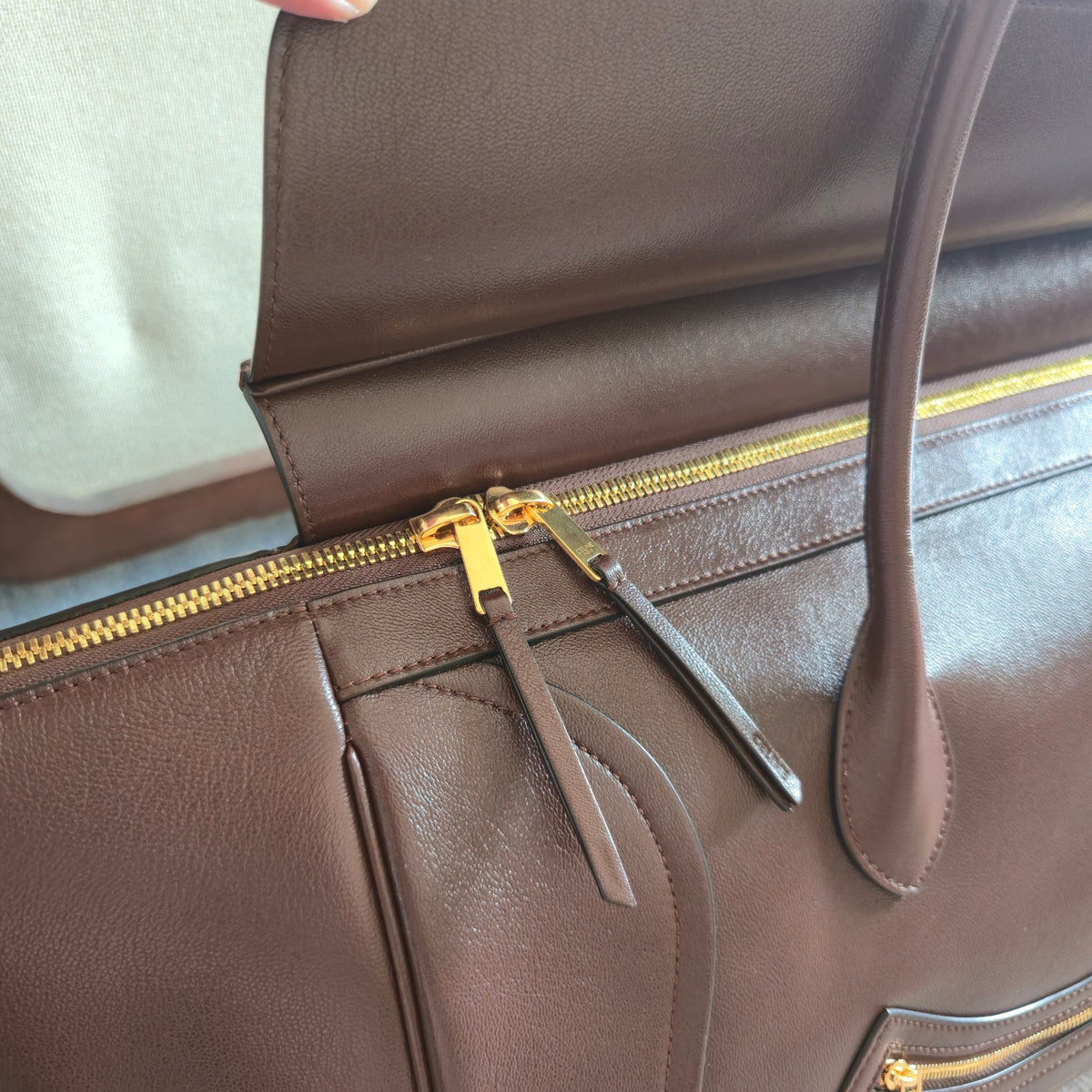 CELINE 25S MEDIUM SMILING NEW LUGGAGE 44MM IN SYRAH RED SUPPLE SHINY LAMBSKIN