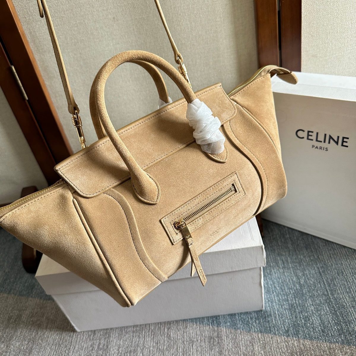 CELINE 25S NEW LUGGAGE 36MM IN BEIGE SUEDE GOLD HARDWARE