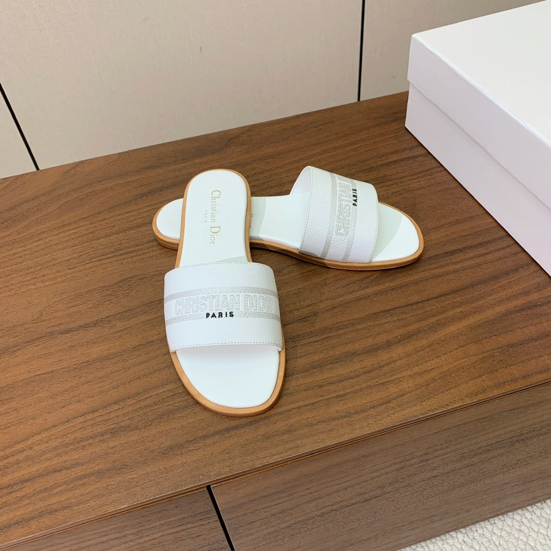 DIOR 25S DWAY SLIDE IN WHITE CALFSKIN